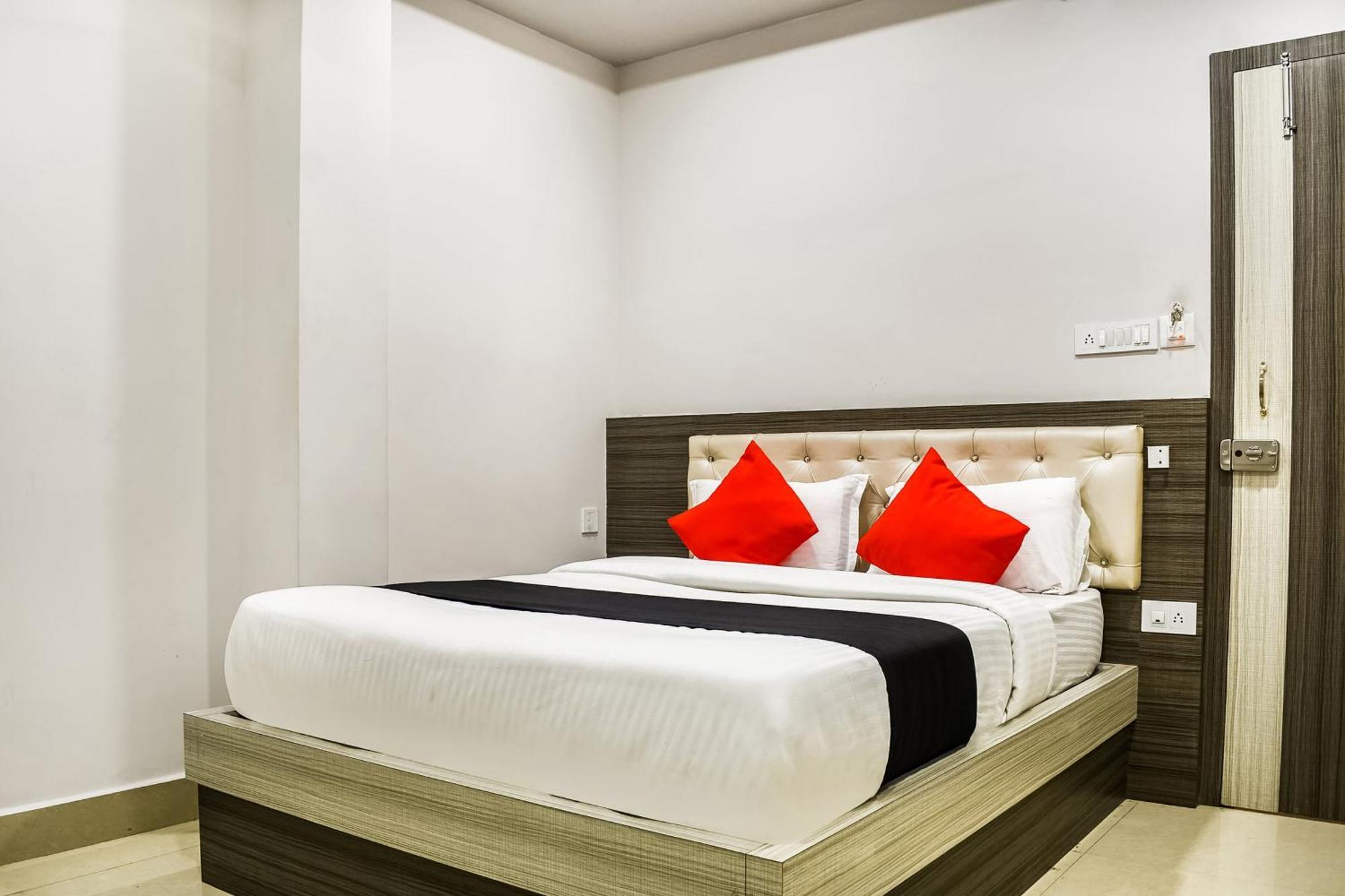 Hotel Capital O Jai Adisson à Cuttack Extérieur photo