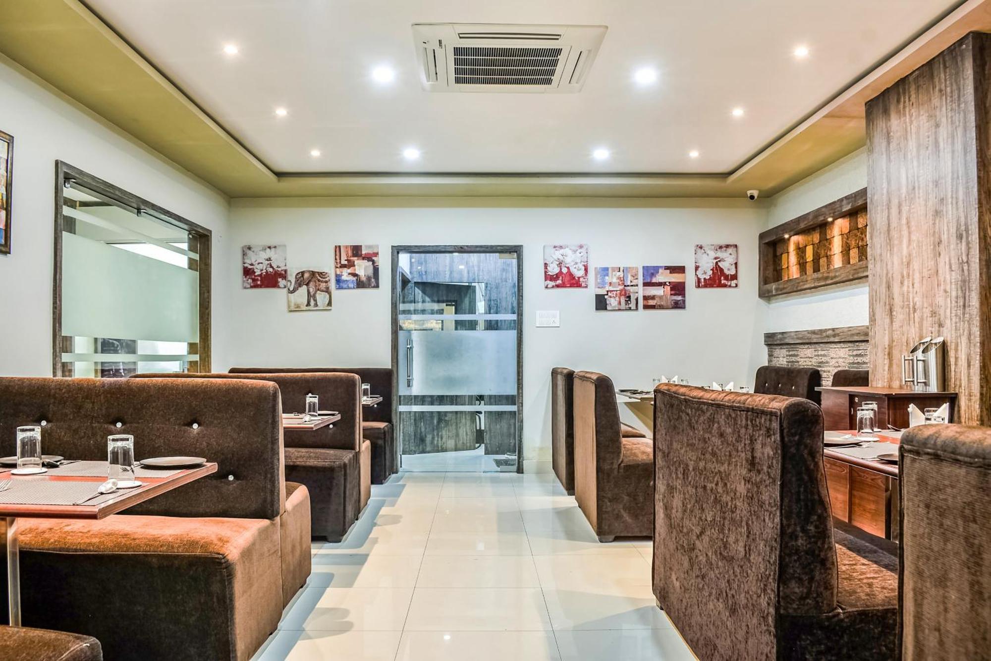 Hotel Capital O Jai Adisson à Cuttack Extérieur photo