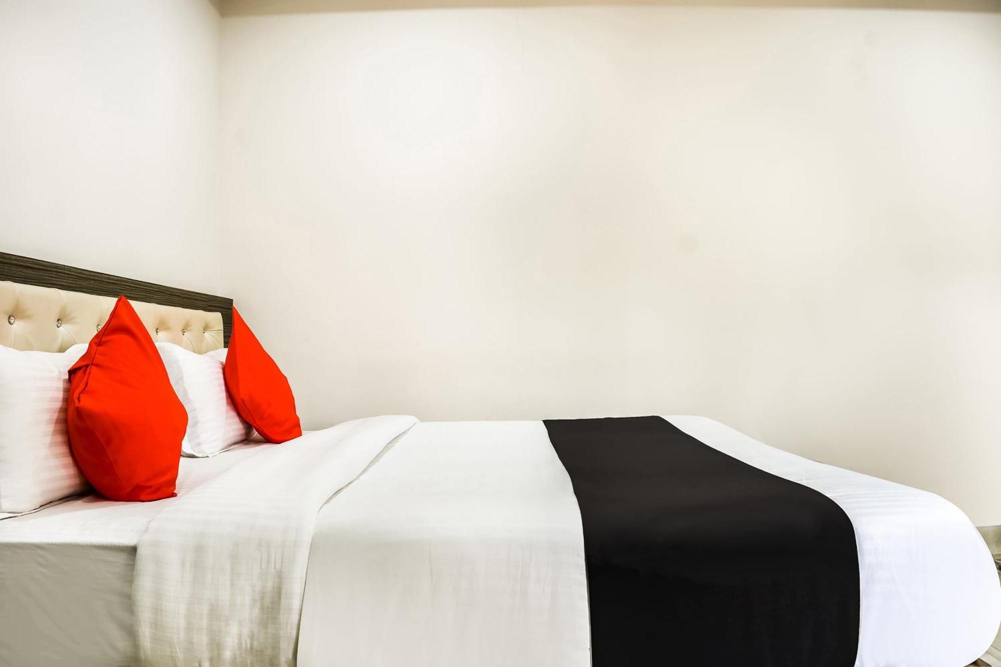 Hotel Capital O Jai Adisson à Cuttack Extérieur photo