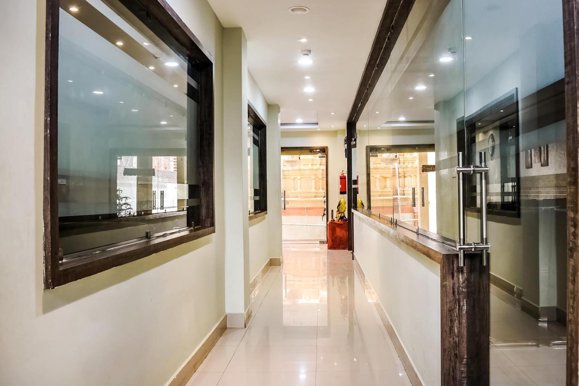 Hotel Capital O Jai Adisson à Cuttack Extérieur photo